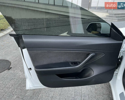 Белый Тесла Модель 3, объемом двигателя 0 л и пробегом 137 тыс. км за 17300 $, фото 13 на Automoto.ua