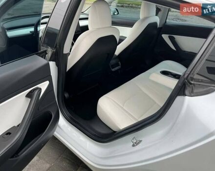 Белый Тесла Модель 3, объемом двигателя 0 л и пробегом 100 тыс. км за 18400 $, фото 5 на Automoto.ua