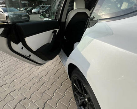 Білий Тесла Модель 3, об'ємом двигуна 0 л та пробігом 59 тис. км за 19200 $, фото 20 на Automoto.ua