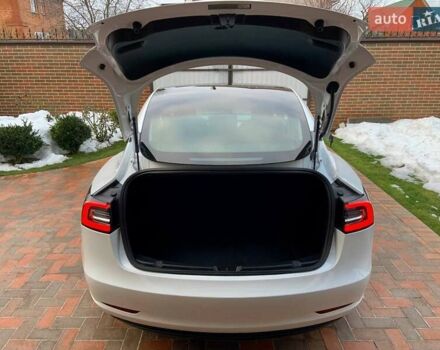 Белый Тесла Модель 3, объемом двигателя 0 л и пробегом 31 тыс. км за 32600 $, фото 19 на Automoto.ua
