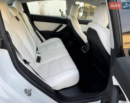 Белый Тесла Модель 3, объемом двигателя 0 л и пробегом 107 тыс. км за 19500 $, фото 28 на Automoto.ua