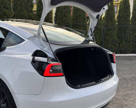 Белый Тесла Модель 3, объемом двигателя 0 л и пробегом 32 тыс. км за 22500 $, фото 21 на Automoto.ua