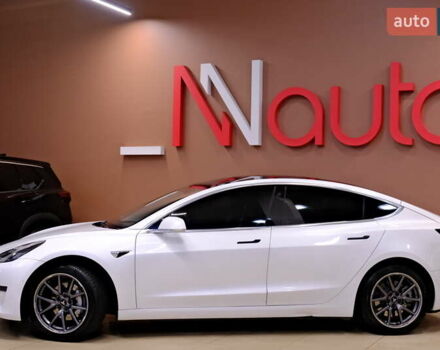 Белый Тесла Модель 3, объемом двигателя 0 л и пробегом 54 тыс. км за 15900 $, фото 12 на Automoto.ua