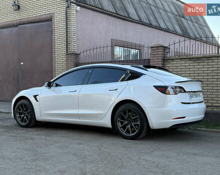 Білий Тесла Модель 3, об'ємом двигуна 0 л та пробігом 192 тис. км за 18350 $, фото 11 на Automoto.ua