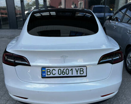 Белый Тесла Модель 3, объемом двигателя 0 л и пробегом 71 тыс. км за 22700 $, фото 5 на Automoto.ua