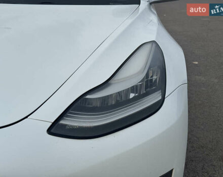 Белый Тесла Модель 3, объемом двигателя 0 л и пробегом 166 тыс. км за 14500 $, фото 2 на Automoto.ua