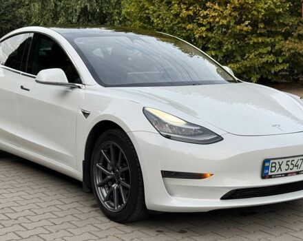 Білий Тесла Модель 3, об'ємом двигуна 0 л та пробігом 122 тис. км за 13950 $, фото 1 на Automoto.ua