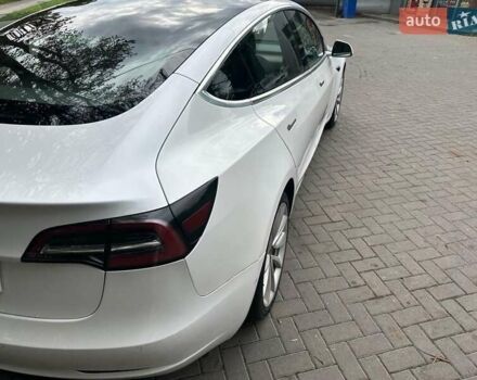 Білий Тесла Модель 3, об'ємом двигуна 0 л та пробігом 79 тис. км за 16500 $, фото 6 на Automoto.ua