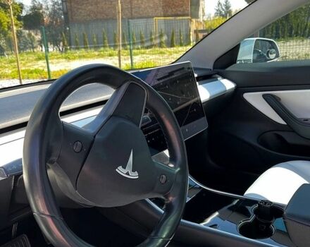 Белый Тесла Модель 3, объемом двигателя 0 л и пробегом 100 тыс. км за 16900 $, фото 10 на Automoto.ua