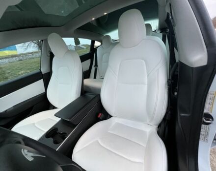 Білий Тесла Модель 3, об'ємом двигуна 0 л та пробігом 62 тис. км за 24500 $, фото 10 на Automoto.ua