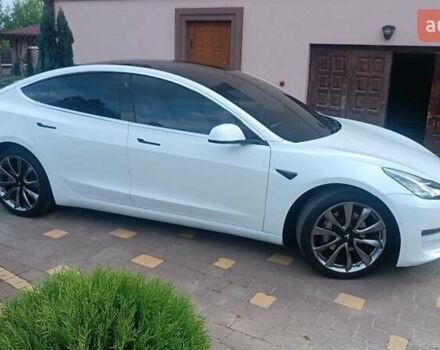 Білий Тесла Модель 3, об'ємом двигуна 0 л та пробігом 85 тис. км за 17500 $, фото 1 на Automoto.ua