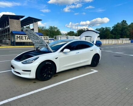 Білий Тесла Модель 3, об'ємом двигуна 0 л та пробігом 120 тис. км за 17800 $, фото 1 на Automoto.ua