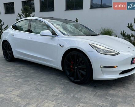 Белый Тесла Модель 3, объемом двигателя 0 л и пробегом 107 тыс. км за 19500 $, фото 11 на Automoto.ua