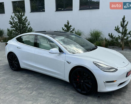 Белый Тесла Модель 3, объемом двигателя 0 л и пробегом 107 тыс. км за 19500 $, фото 10 на Automoto.ua