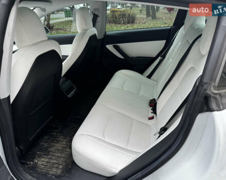 Білий Тесла Модель 3, об'ємом двигуна 0 л та пробігом 240 тис. км за 16700 $, фото 7 на Automoto.ua