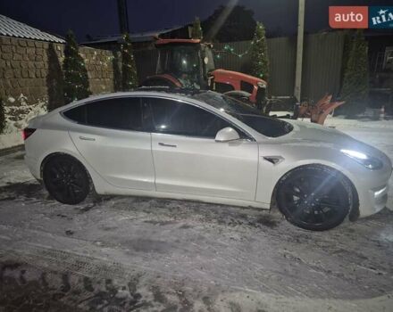 Білий Тесла Модель 3, об'ємом двигуна 0 л та пробігом 145 тис. км за 18000 $, фото 1 на Automoto.ua