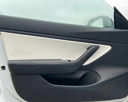 Білий Тесла Модель 3, об'ємом двигуна 0 л та пробігом 203 тис. км за 12000 $, фото 14 на Automoto.ua