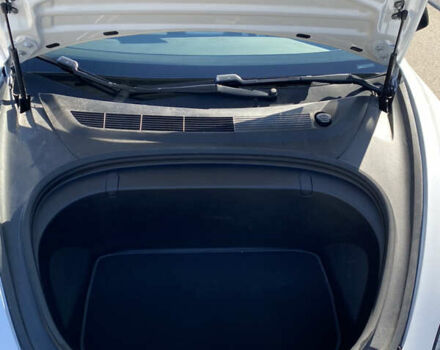 Белый Тесла Модель 3, объемом двигателя 0 л и пробегом 70 тыс. км за 19000 $, фото 8 на Automoto.ua