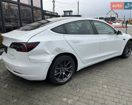 Белый Тесла Модель 3, объемом двигателя 0 л и пробегом 58 тыс. км за 18700 $, фото 5 на Automoto.ua