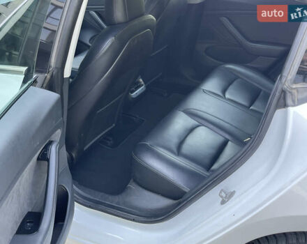 Білий Тесла Модель 3, об'ємом двигуна 0 л та пробігом 262 тис. км за 18400 $, фото 17 на Automoto.ua