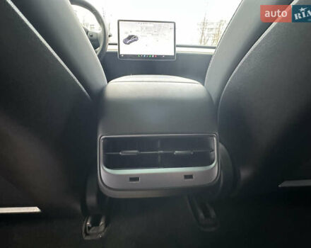 Белый Тесла Модель 3, объемом двигателя 0 л и пробегом 45 тыс. км за 15700 $, фото 23 на Automoto.ua