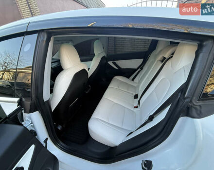 Білий Тесла Модель 3, об'ємом двигуна 0 л та пробігом 192 тис. км за 18350 $, фото 6 на Automoto.ua