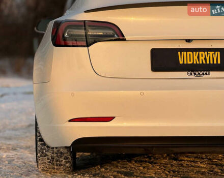 Белый Тесла Модель 3, объемом двигателя 0 л и пробегом 190 тыс. км за 15950 $, фото 18 на Automoto.ua