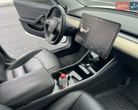 Белый Тесла Модель 3, объемом двигателя 0 л и пробегом 73 тыс. км за 17000 $, фото 28 на Automoto.ua