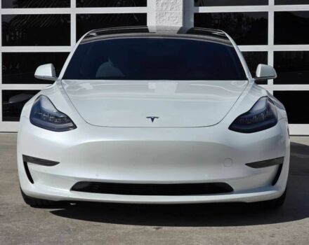 Белый Тесла Модель 3, объемом двигателя 0 л и пробегом 32 тыс. км за 9000 $, фото 1 на Automoto.ua