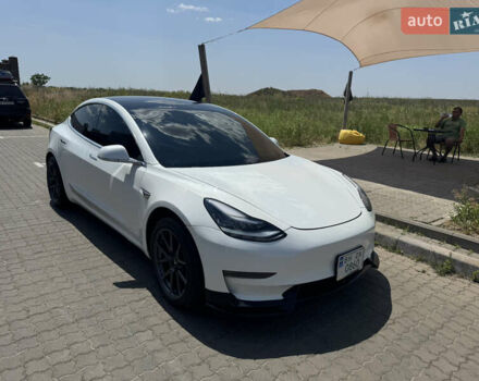 Белый Тесла Модель 3, объемом двигателя 0 л и пробегом 98 тыс. км за 15999 $, фото 37 на Automoto.ua