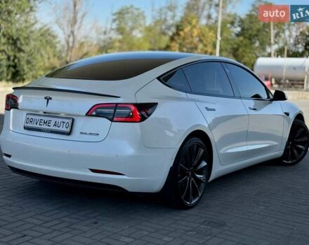 Белый Тесла Модель 3, объемом двигателя 0 л и пробегом 78 тыс. км за 20999 $, фото 4 на Automoto.ua