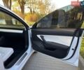Белый Тесла Модель 3, объемом двигателя 0 л и пробегом 99 тыс. км за 19900 $, фото 28 на Automoto.ua