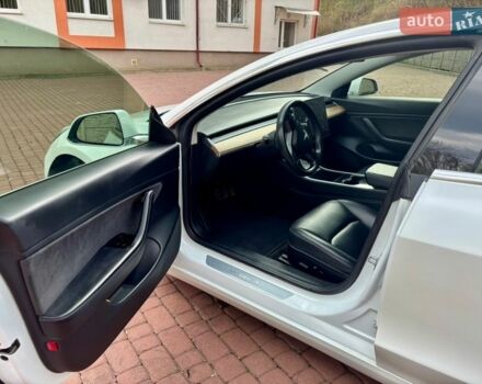 Білий Тесла Модель 3, об'ємом двигуна 0 л та пробігом 108 тис. км за 16400 $, фото 5 на Automoto.ua