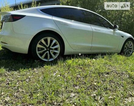 Білий Тесла Модель 3, об'ємом двигуна 0 л та пробігом 82 тис. км за 26200 $, фото 4 на Automoto.ua