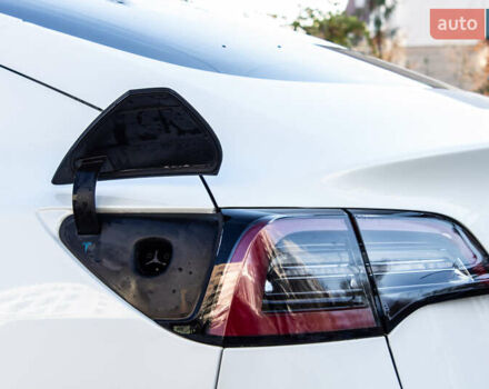 Белый Тесла Модель 3, объемом двигателя 0 л и пробегом 146 тыс. км за 17500 $, фото 29 на Automoto.ua