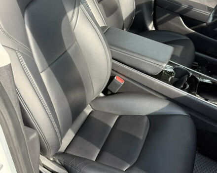 Белый Тесла Модель 3, объемом двигателя 0 л и пробегом 101 тыс. км за 14600 $, фото 37 на Automoto.ua