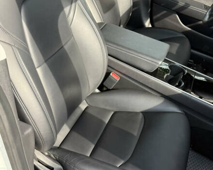 Белый Тесла Модель 3, объемом двигателя 0 л и пробегом 101 тыс. км за 14600 $, фото 25 на Automoto.ua