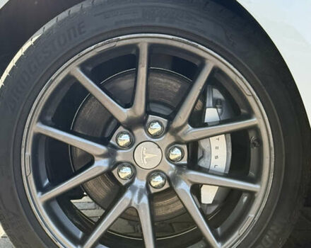 Белый Тесла Модель 3, объемом двигателя 0 л и пробегом 101 тыс. км за 14600 $, фото 21 на Automoto.ua