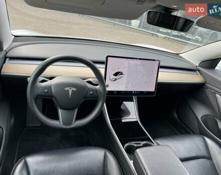 Белый Тесла Модель 3, объемом двигателя 0 л и пробегом 120 тыс. км за 17000 $, фото 37 на Automoto.ua