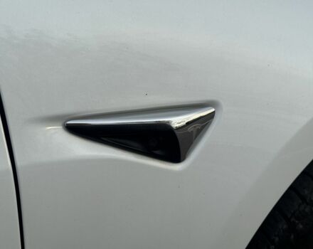 Белый Тесла Модель 3, объемом двигателя 0 л и пробегом 166 тыс. км за 14400 $, фото 4 на Automoto.ua