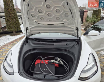 Білий Тесла Модель 3, об'ємом двигуна 0 л та пробігом 87 тис. км за 20700 $, фото 19 на Automoto.ua