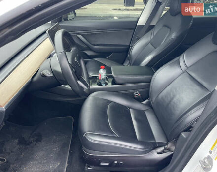 Белый Тесла Модель 3, объемом двигателя 0 л и пробегом 73 тыс. км за 17000 $, фото 22 на Automoto.ua