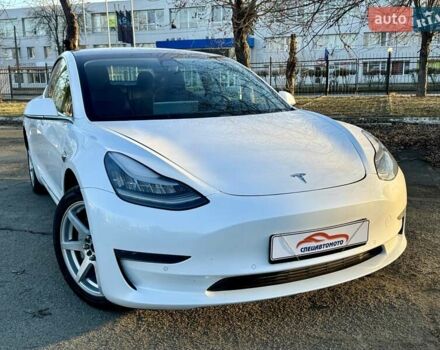 Белый Тесла Модель 3, объемом двигателя 0 л и пробегом 211 тыс. км за 14490 $, фото 2 на Automoto.ua