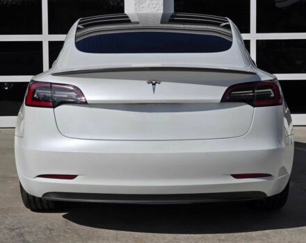 Белый Тесла Модель 3, объемом двигателя 0 л и пробегом 32 тыс. км за 9000 $, фото 4 на Automoto.ua