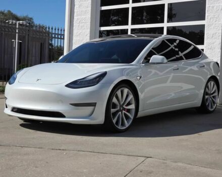 Белый Тесла Модель 3, объемом двигателя 0 л и пробегом 32 тыс. км за 9000 $, фото 2 на Automoto.ua