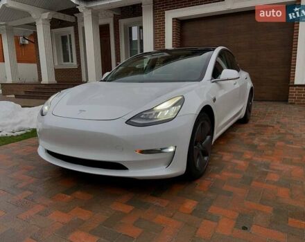 Белый Тесла Модель 3, объемом двигателя 0 л и пробегом 31 тыс. км за 32600 $, фото 2 на Automoto.ua