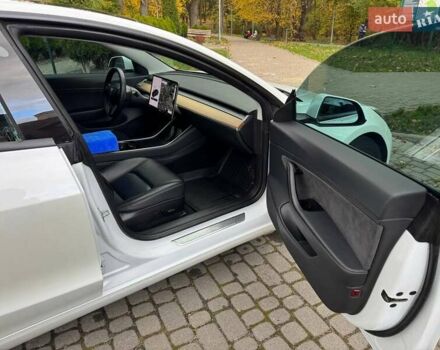 Білий Тесла Модель 3, об'ємом двигуна 0 л та пробігом 105 тис. км за 22250 $, фото 16 на Automoto.ua