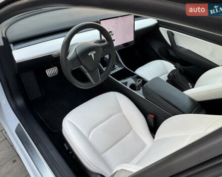Белый Тесла Модель 3, объемом двигателя 0 л и пробегом 107 тыс. км за 19500 $, фото 27 на Automoto.ua