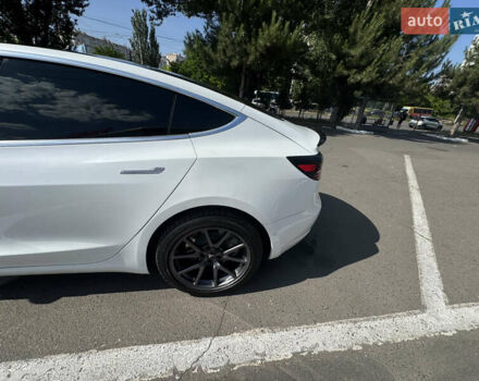 Белый Тесла Модель 3, объемом двигателя 0 л и пробегом 98 тыс. км за 15999 $, фото 13 на Automoto.ua