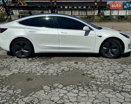 Белый Тесла Модель 3, объемом двигателя 0 л и пробегом 150 тыс. км за 14999 $, фото 3 на Automoto.ua